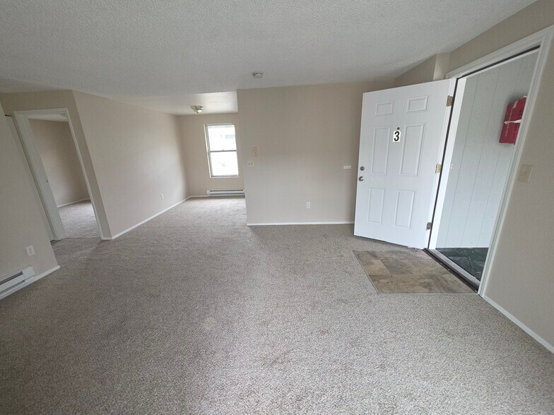 Living space - 2410 S I St