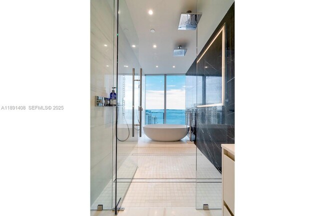 Building Photo - 300 Biscayne Blvd Way