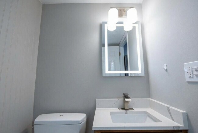 Building Photo - 360 Farmingdale Cir