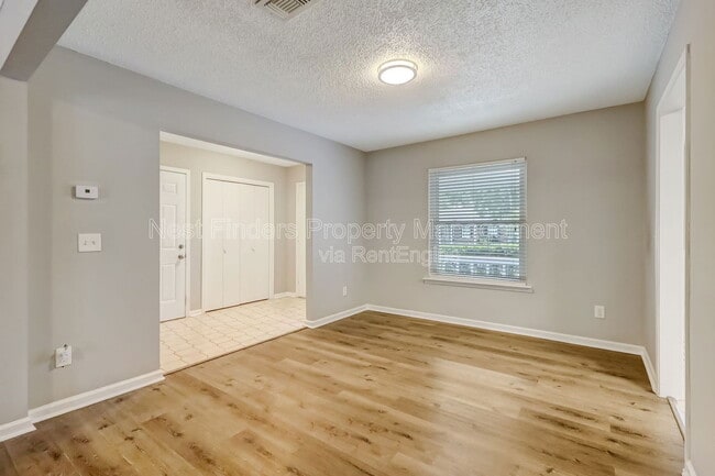 Building Photo - 10855 Mandarin Station Dr W