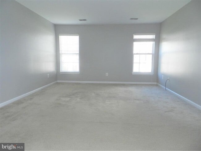 Building Photo - 5203 Linden Dr