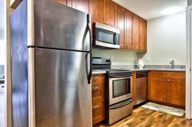 Building Photo - Great One Bedroom Condo in Monterey