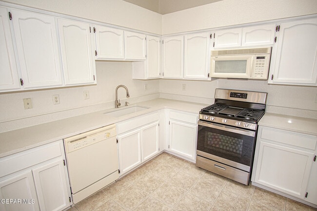 Building Photo - 6724 Dakota Ridge Dr