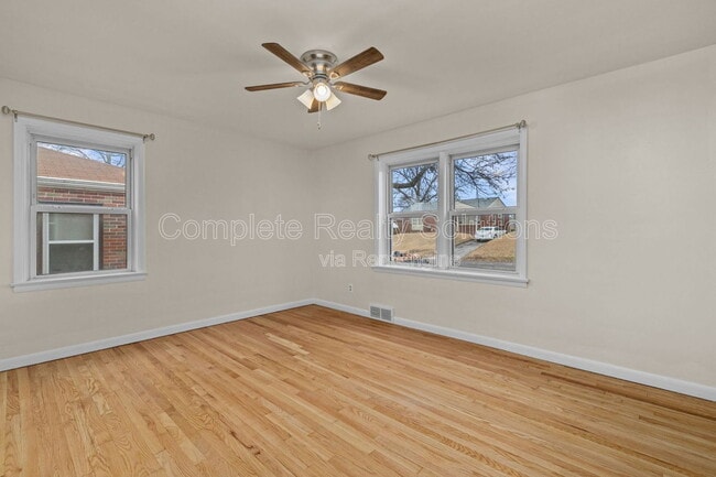 Building Photo - 231 Emerling Dr