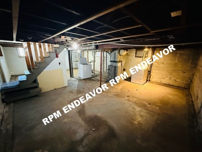 Building Photo - Move-In Ready 2-Bedroom Home with Fenced Yard in Quiet Neighborhood