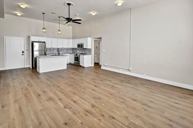 Building Photo - VINTAGE VAULT