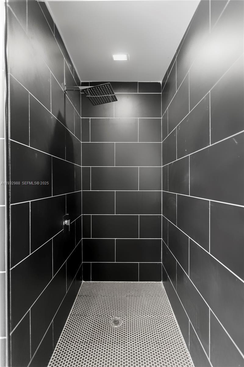 Building Photo - 1640 NE 183rd St