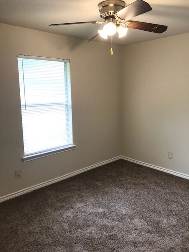 Building Photo - 2 Story townhome in Moody, Texas.