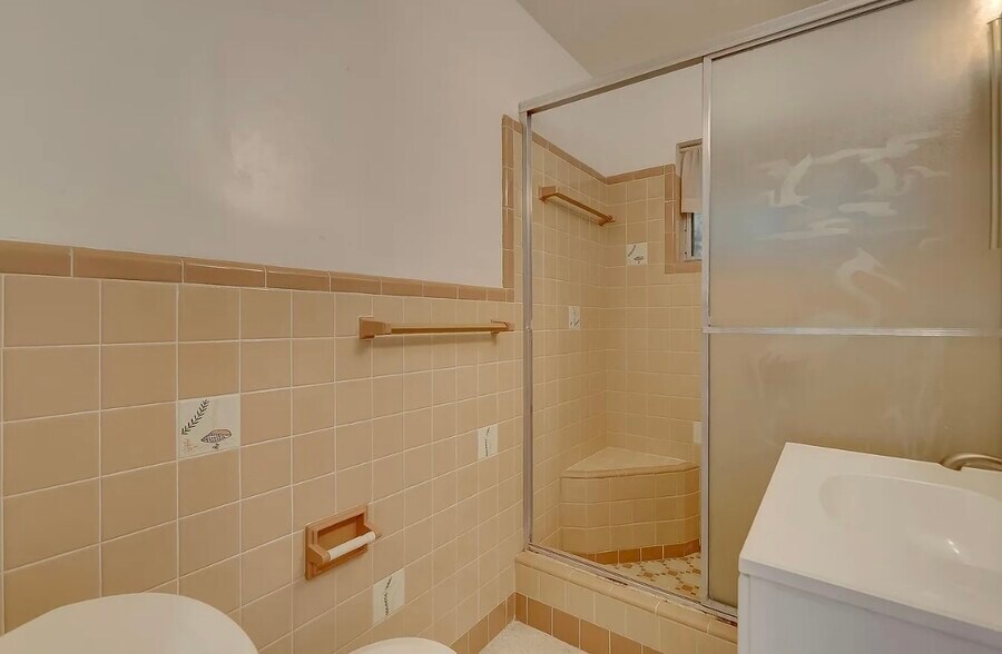 Building Photo - 2041 Coral Reef Dr