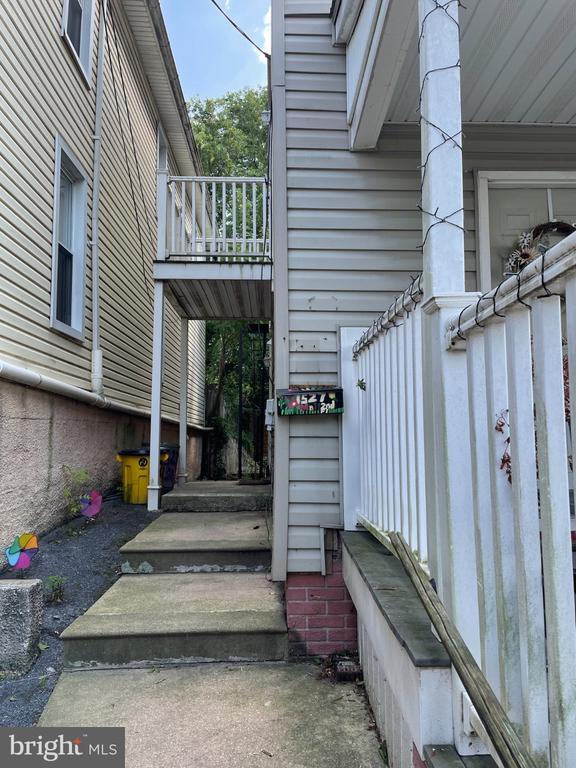 Building Photo - 1527 W 36th St