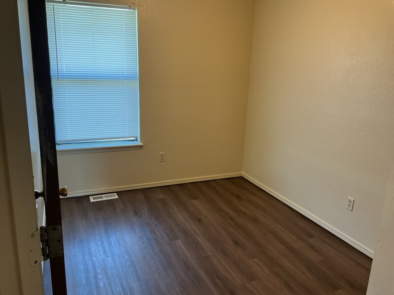 Building Photo - 4301 Yorkshire Dr