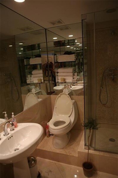 Building Photo - 3200 N Ocean Blvd