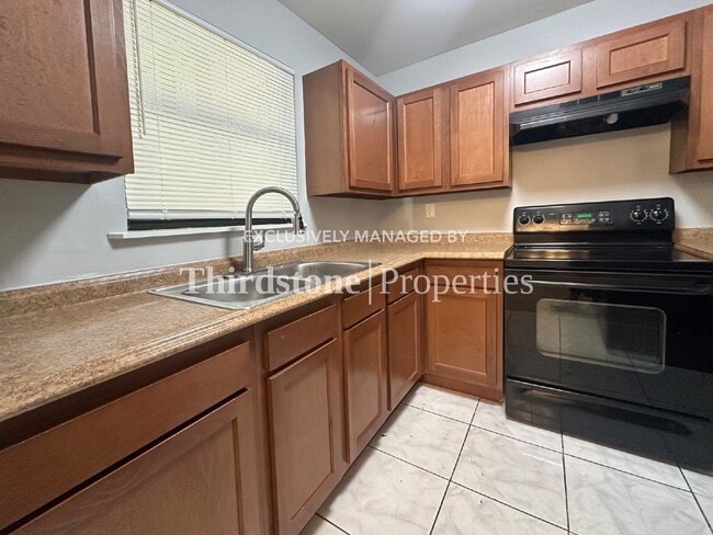 Building Photo - 1038 La Marche Dr