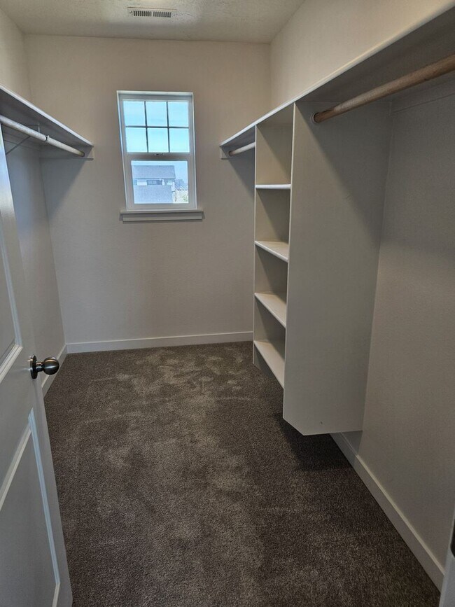 Building Photo - Welcome to this spacious 4 bedroom, 3 bathroom home located in Caldwell, ID.