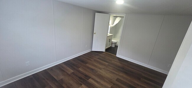 Building Photo - 93 Huckaberry Ln