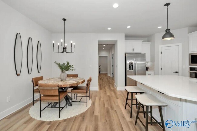 Building Photo - 64 Mountain Vis Cir