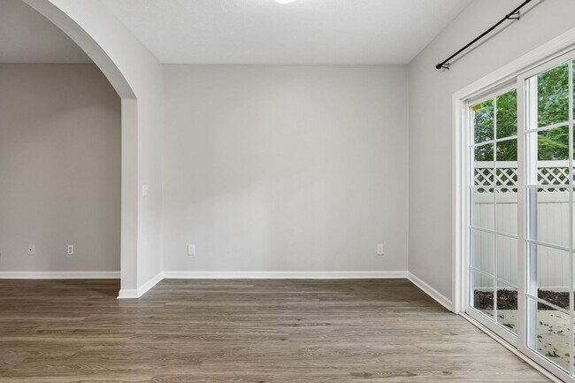 Building Photo - 8261 Rossi Rd