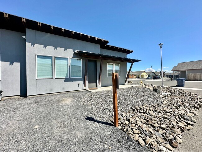 Building Photo - 121 E 26th Ave