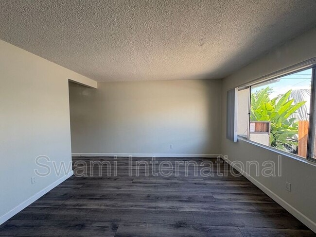 Building Photo - 21612 Berendo Ave