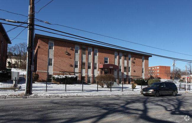 Building Photo - Bennington Apartments