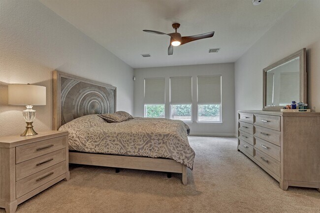 Building Photo - 18 Wyckham Cir