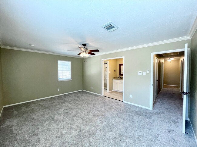 Building Photo - 15006 Elmont Dr