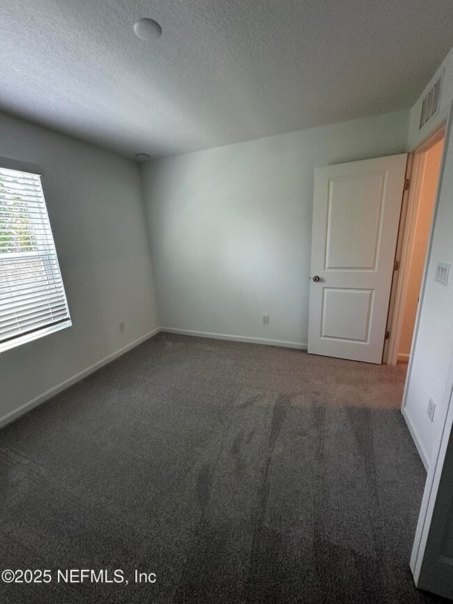 Building Photo - 611 Holly Lks Dr