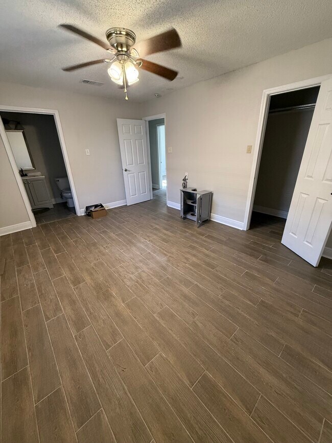 Building Photo - 7718 Reindeer St