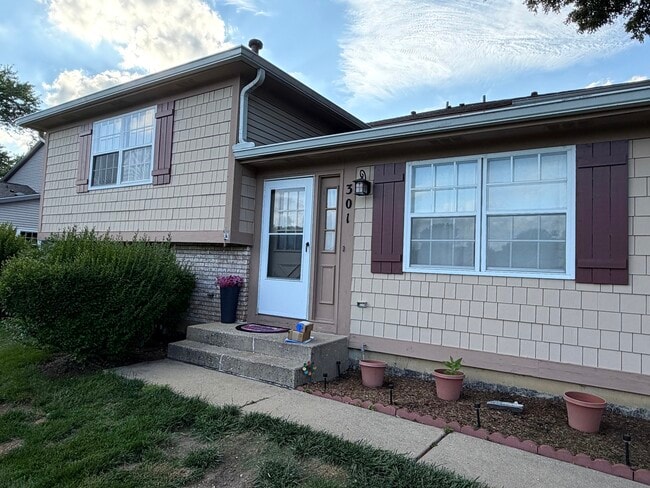 Building Photo - 301 Cherrywood Ct