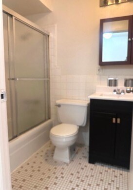 Building Photo - 6128 N Kenmore Ave