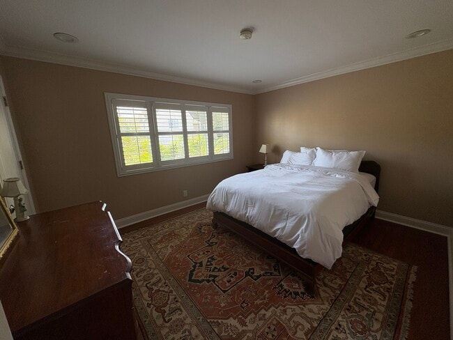 Building Photo - 5327 Valley Ridge Ave