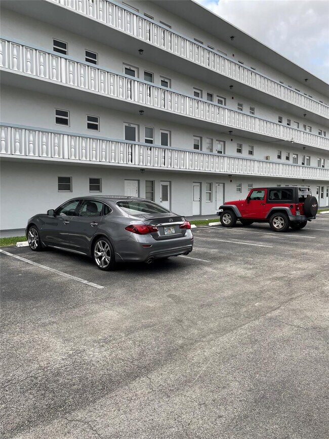 Building Photo - 604 NE 2nd St