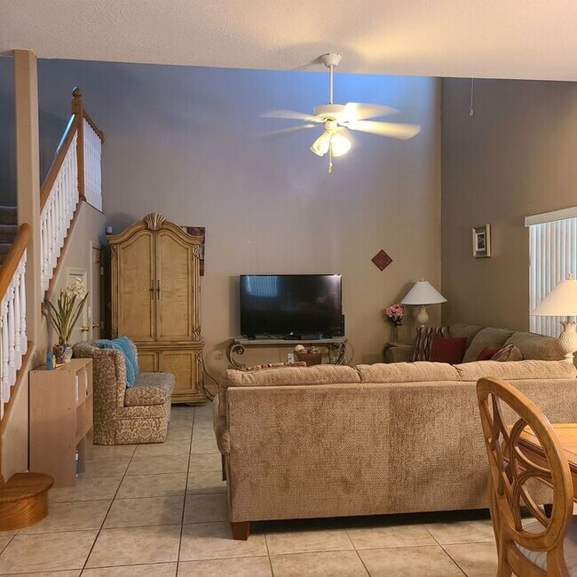 Building Photo - 4BD 4.5 BA Fully furnished home available ...