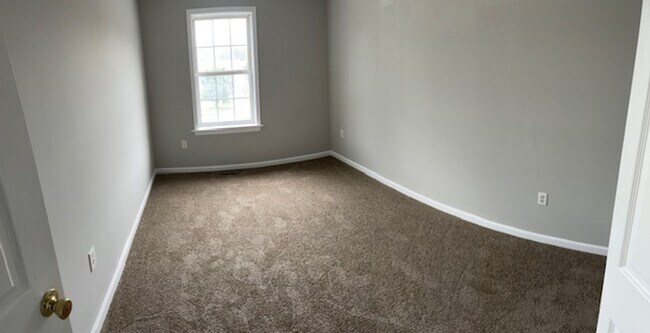 Building Photo - 3 Bed 3 Bath Townhouse in Marietta