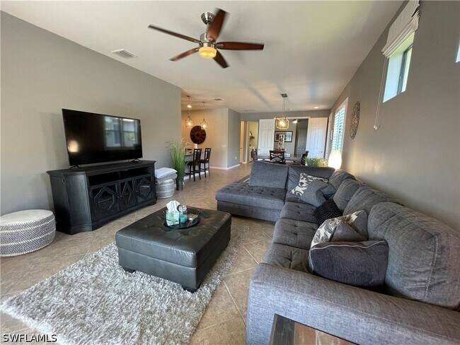 Building Photo - 7631 Jacaranda Ln