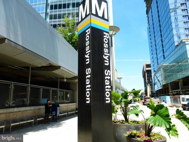 Building Photo - 1121 Arlington Blvd