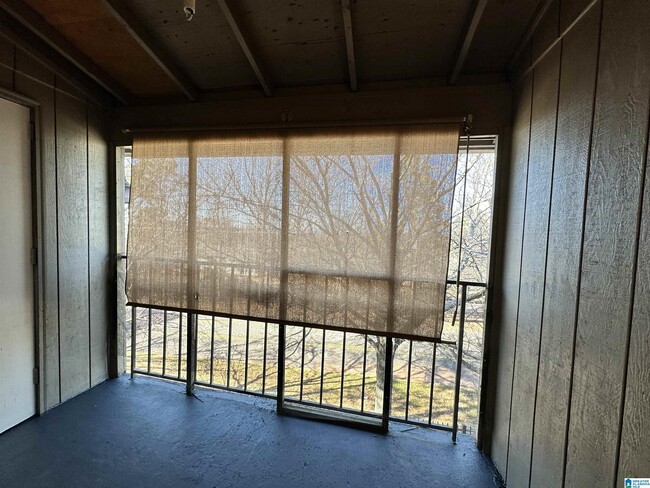 Building Photo - 415 Skyview Dr