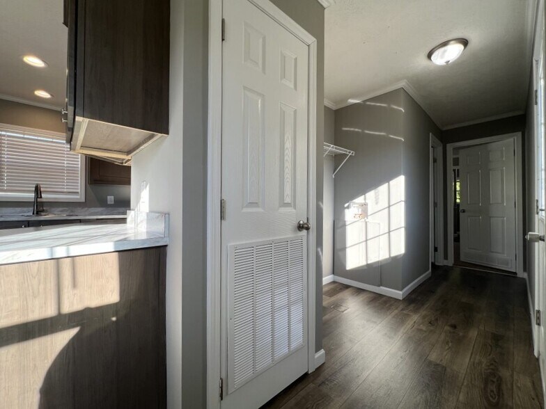 Building Photo - 273 Jordanshire Cir