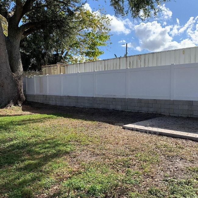 Building Photo - 118 Flamingo Dr