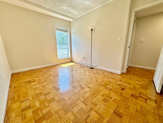 Building Photo - 41 Broadlawn Park