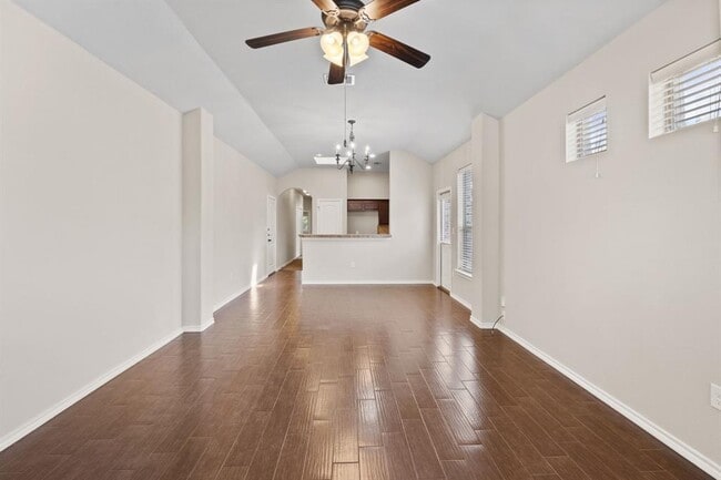 Building Photo - 119 Creekside Villa Dr