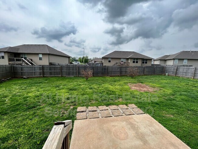 Building Photo - 1107 S Tanner Dr