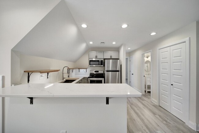 Building Photo - Unique Single Family Home in Matthews!