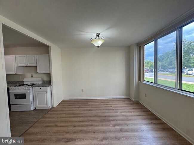 Building Photo - 6621 Wakefield Dr