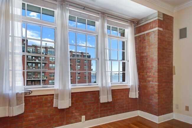Building Photo - 174 Washington St