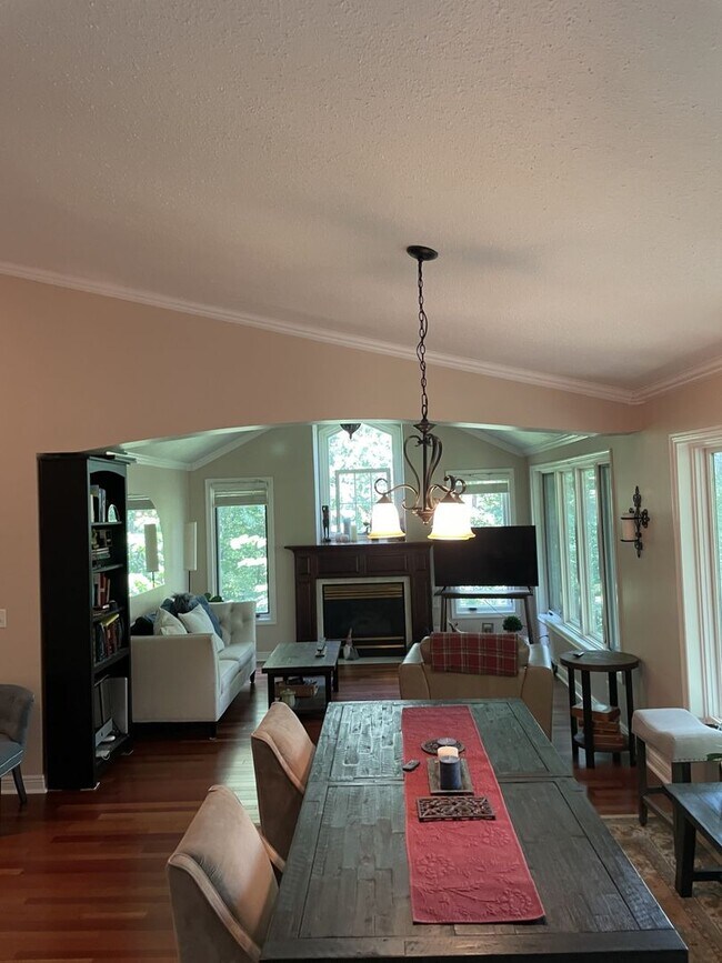 Building Photo - Spacious *2Bed*2.5 Bath over 1750 Sq Ft. Great location Avail Aug. 1.