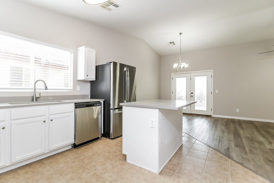 Building Photo - 1615 E Ash Ave