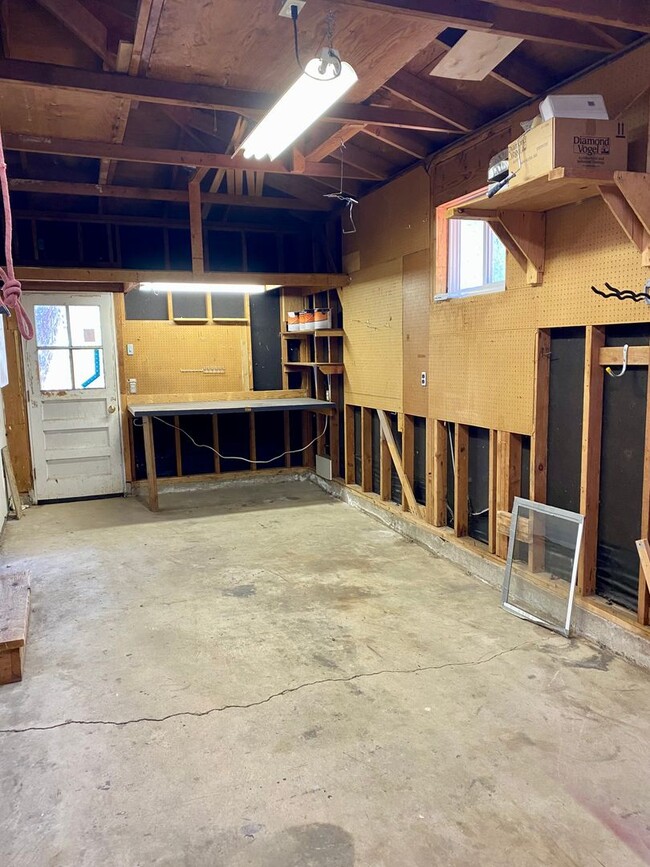 Building Photo - Available for 2026-2027 Fall Pre-Leasing! ...