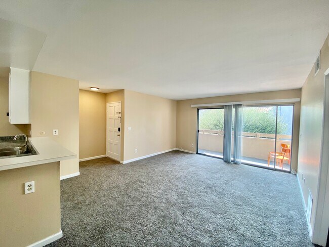 Building Photo - 2521 W Sunflower Ave