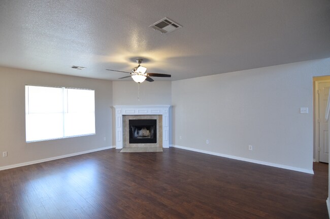 Building Photo - 2200 Riley Dr